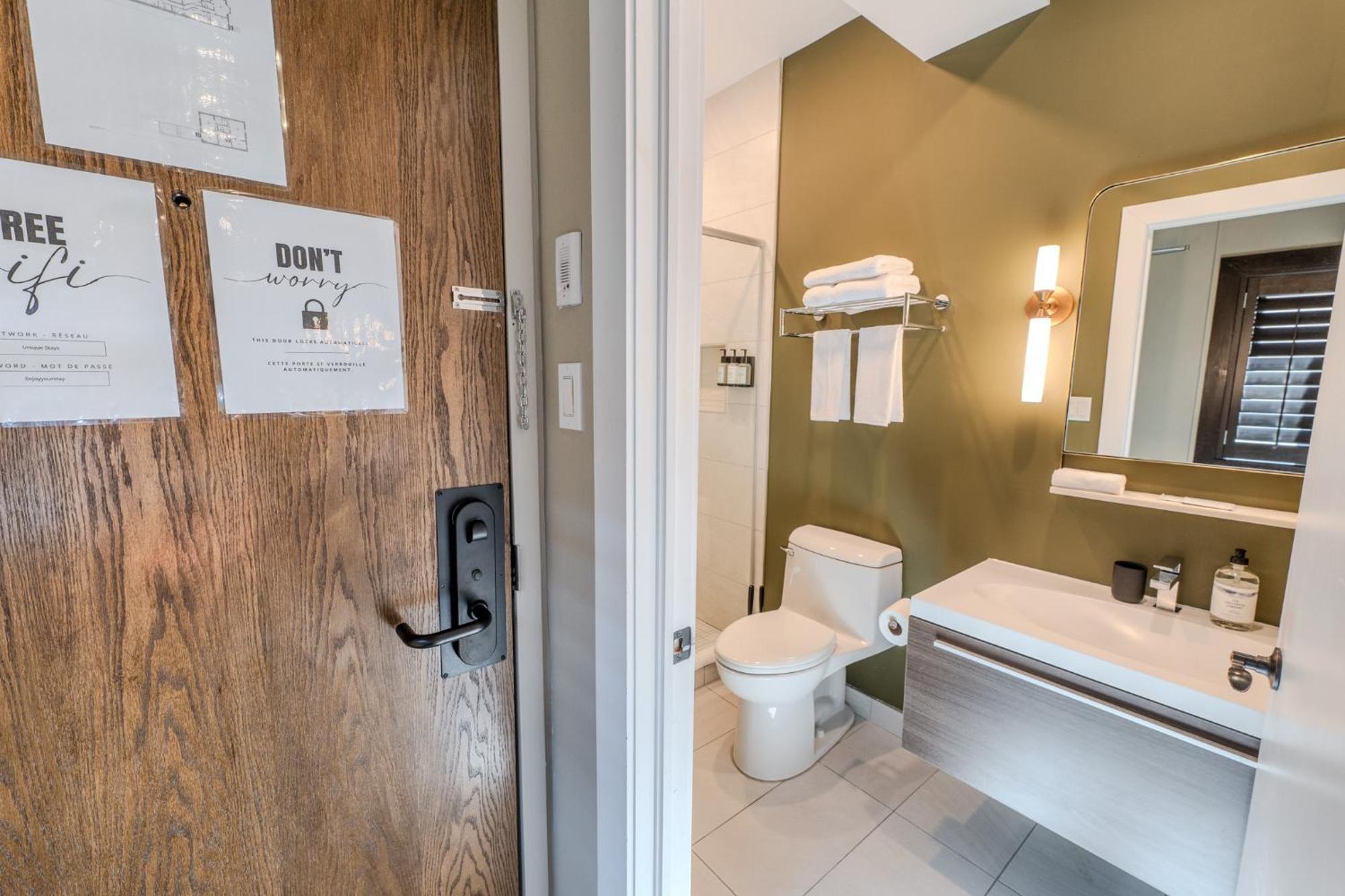 Self Check-in Boutique - Quartier Latin - 103 Montréal